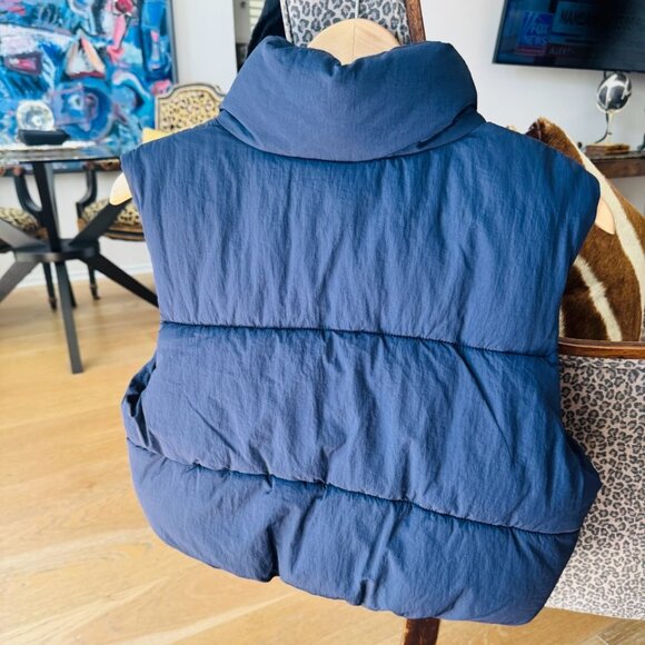 Waist level puffer vest. Navy Blue. H&M Hardly worn. - Picture 2 of 4